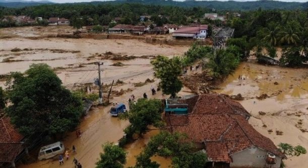 Penangan Pertolongan Kepada Korban Bencana Banjir